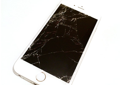 破裂螢幕的iPhone