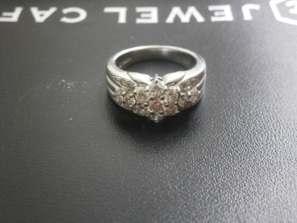 花瓣鑽石戒指